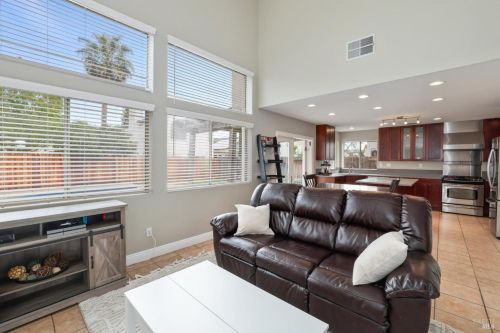 912 Celestine Cir, Vacaville CA  95687-7852 exterior