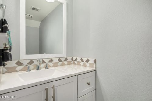 4011 Camino Vivaz, Glendale AZ  85310-5516 exterior