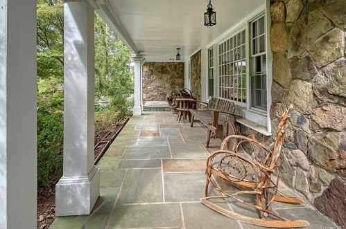 359 Quaker Rd, Chappaqua, NY 10514-2615