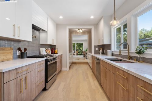 3305 Guido St, Oakland, CA 94602-3524