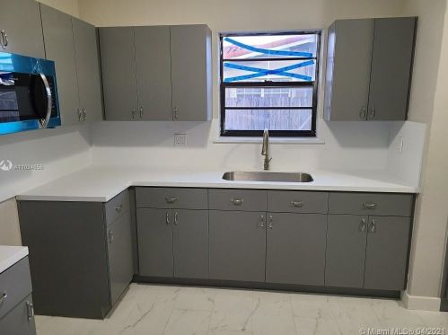 850 50th Pl, Hialeah FL  33012-3420 exterior