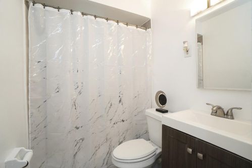 6 Damon Rd, Cincinnati OH 45218-1034 exterior