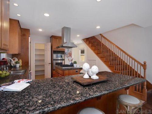 4729 Pescadero Ave, San Diego CA 92107-3541 exterior