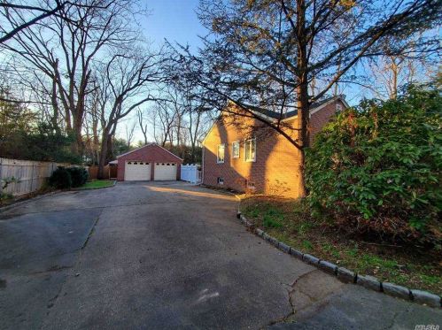 36 Hicks Ln, Westbury, NY 11568-1618
