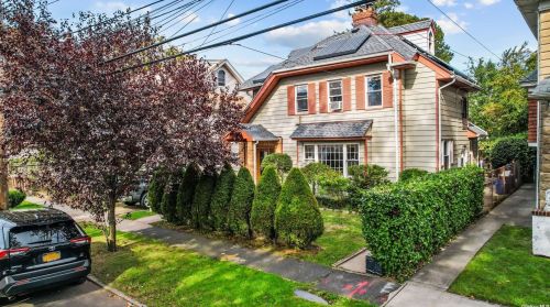 194-11 100th Ave, Jamaica, NY 11423-3233