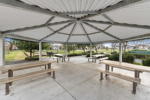 1409 Birdie Dr, Windsor CA  95492-8717 exterior