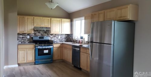 23 Sherry Rd, East Brunswick, NJ 08816-1417