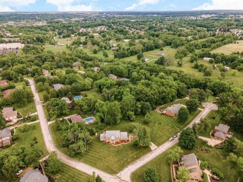 1070 Tudor Ln, Florence KY  41042-9647 exterior