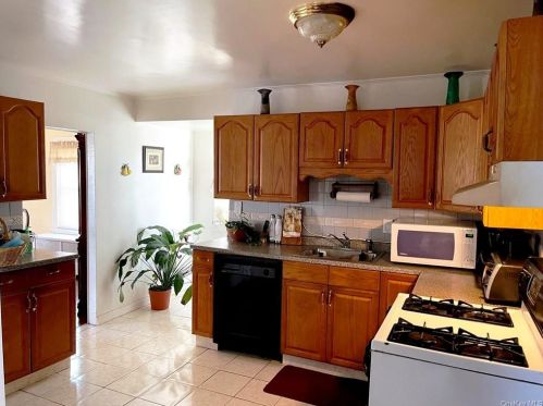 311 Rich Ave, Mount Vernon NY  10552-3010 exterior