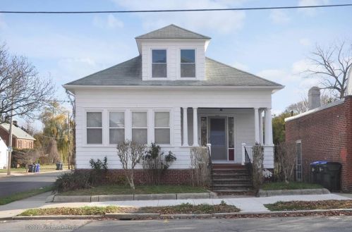 361 Academy Ave, Providence, RI 02908-4119