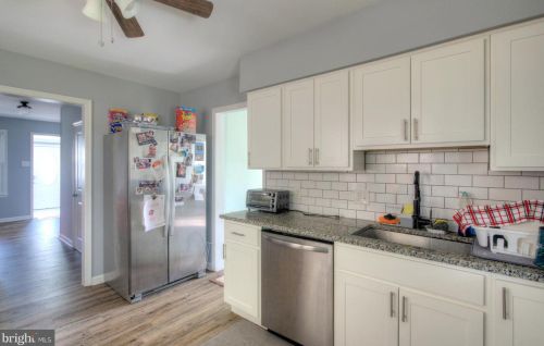 1702 Swedesboro Ave, West Deptford NJ  08066-1517 exterior