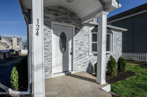 124 Highland Ave, Monmouth Hills, NJ 07732-1808