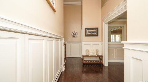 255 Maple St, Islip Manor NY  11751-4801 exterior