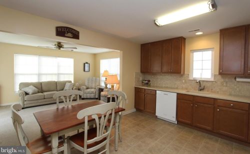 46 Meadowview Dr, Pilesgrove NJ 08098-2539 exterior