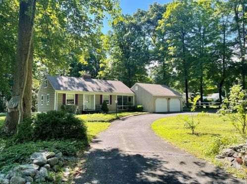 26 Harvey Rd, Ridgefield, CT 06877-5211