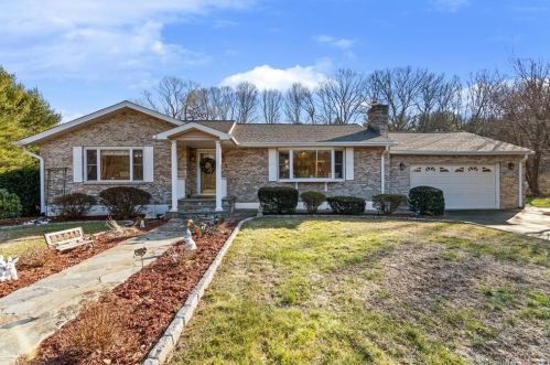 5 Cedar Hill Dr, Bridgeport, CT 06611-1308