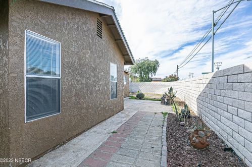 1061 Wildwood Rd, Santa Maria CA  93454-2442 exterior