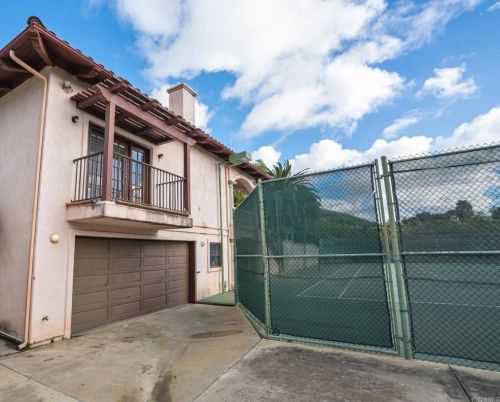 1129 Sugarbush Dr, Vista CA  92084-6605 exterior