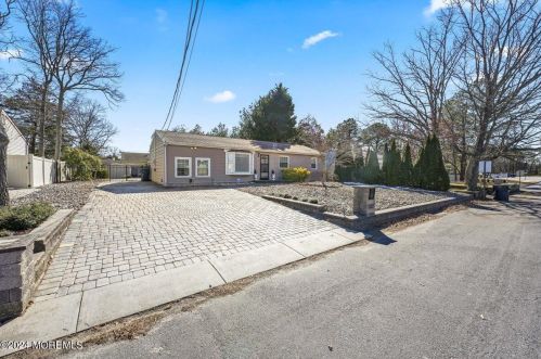 35 Bay Laurel Dr, Bricktown NJ  08723-6913 exterior
