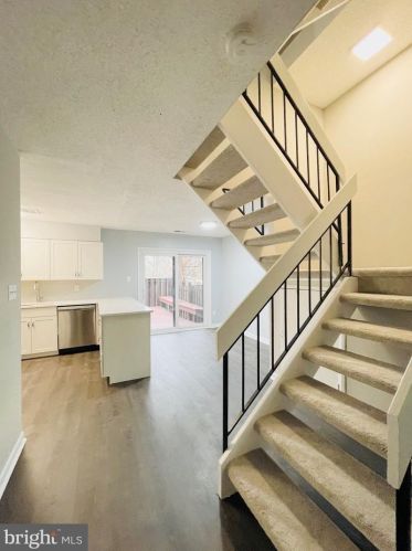 2120 Cartwright Pl, Herndon VA  20191-1903 exterior