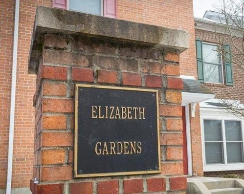 2518 Hackberry St, Cincinnati, OH 45206-2104