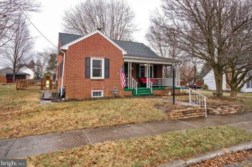 725 Mcallister St, Hanover, PA 17331-4138