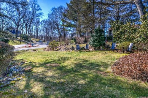 77 Kewanee Rd, New Rochelle NY  10804-1301 exterior