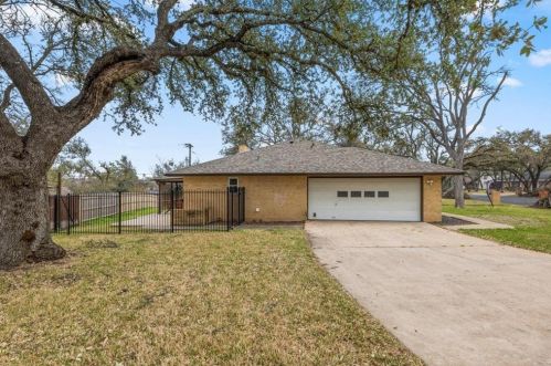 9005 Balcones Club Dr, Austin TX  78750-2945 exterior