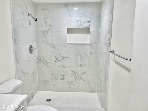 48 Meyer Pl, Riverside CT  06878-1628 exterior