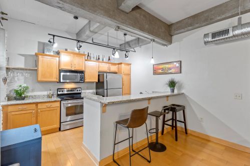 525 Chicago St, Milwaukee WI 53202-5821 exterior