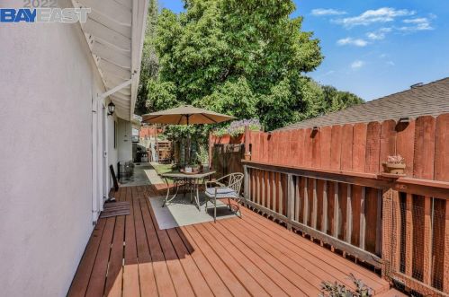 24494 Leona Dr, Hayward CA  94542-1010 exterior