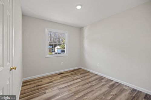 13125 Haddock Rd, Woodbridge VA  22193-5247 exterior