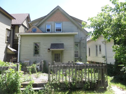 2931 Bremen St, Milwaukee, WI 53212-2621