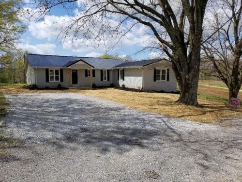 207 Cothron Dr, Lafayette, TN 37083-1806