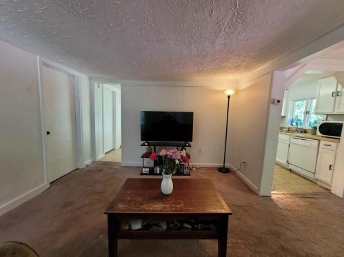 15 Great Pond Rd, Kingston NH  03848-3757 exterior