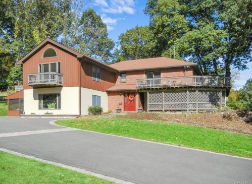 300 Westchester Ave, Buchanan, NY
