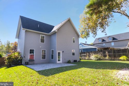 6906 Kenfig Dr, Falls Church VA  22042-3826 exterior