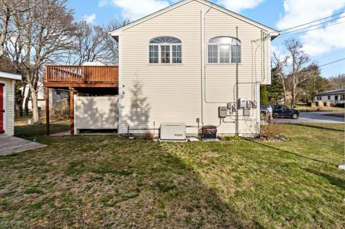 105 Nepaug Rd, South Kingstown RI  02882-2303 exterior