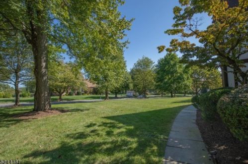 16 Manor Dr, Morristown NJ  07960-2612 exterior