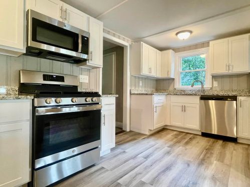 19 Hammond Rd, Deerfield, NH 03037-1121
