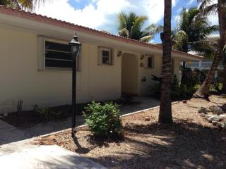 600 Manor Ln, Marathon, FL 33050-2406