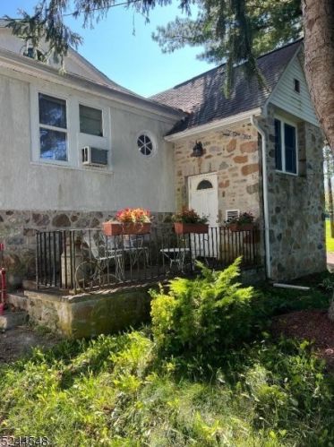 166 Jackson Valley Rd, Oxford, NJ 07863-3318
