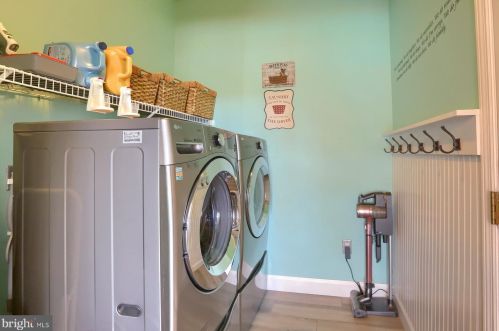 7207 Royal Oak Dr, Harrisburg PA 17112-8837 exterior