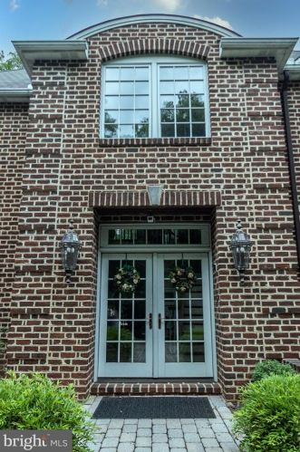 790 Pine Tree Rd, Hummelstown, PA 17036-8538
