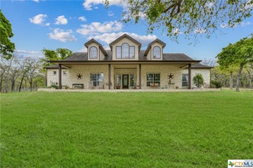 130 Oak Leaf Dr, Lavernia, TX 78121-4508