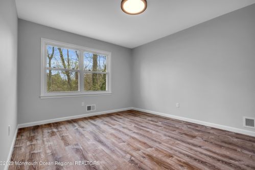 21 Kenneth Dr, Tinton Falls NJ  07712-2824 exterior