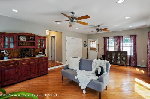 17 Grant Pl, Tinton Falls NJ  07701-2117 exterior