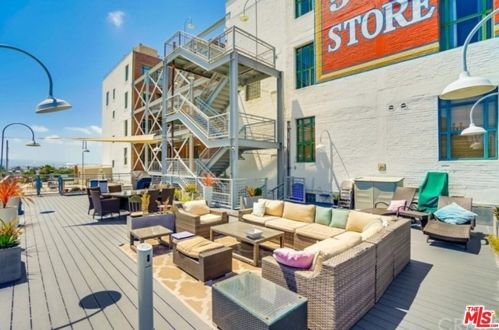 100 5th St, Long Beach CA  90802-2356 exterior