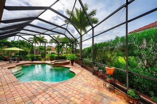 10218 Avonleigh Dr, Bonita Springs FL 34135-7059 exterior