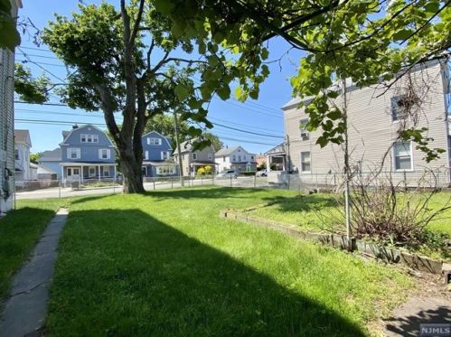 215 Montgomery St, Bloomfield NJ  07003-4926 exterior